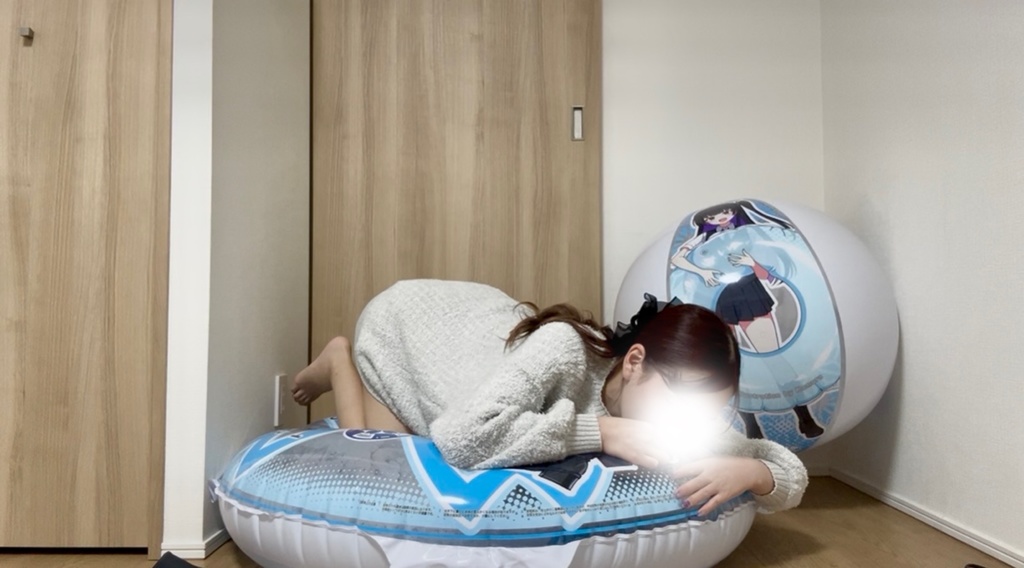 SAKURAの浮き輪とビーチボール遊び🩷