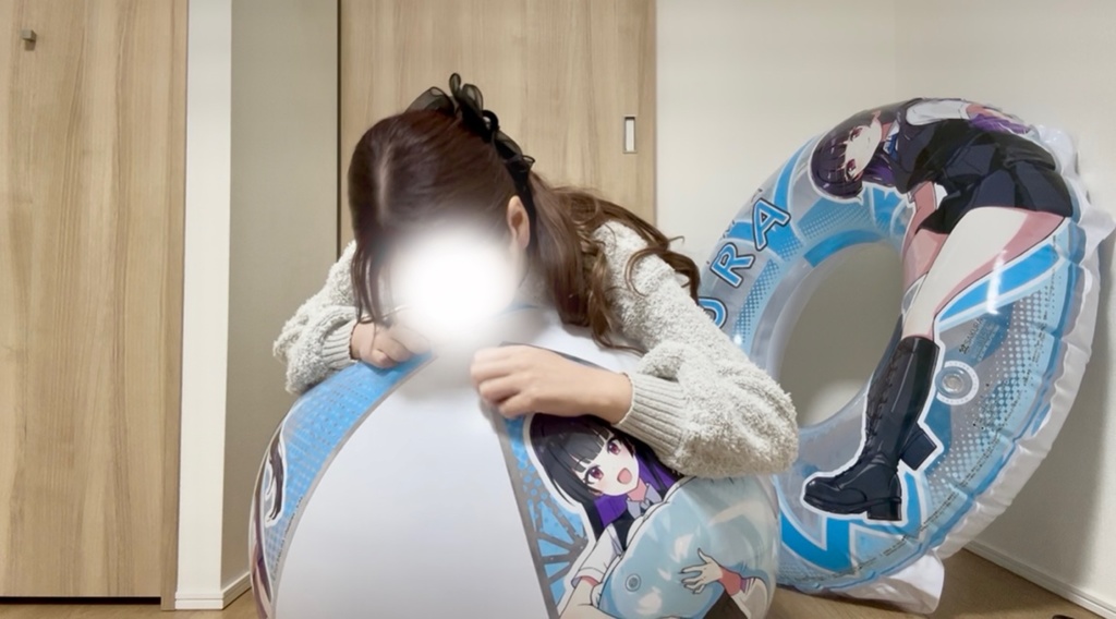 SAKURAの浮き輪とビーチボール遊び🩷