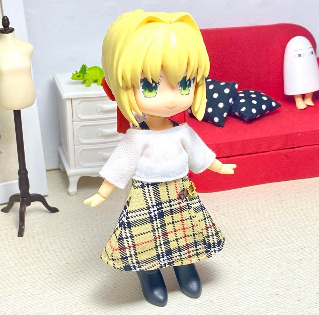 肩出しショートTシャツ&巻き風スカート(ベージュチェック)