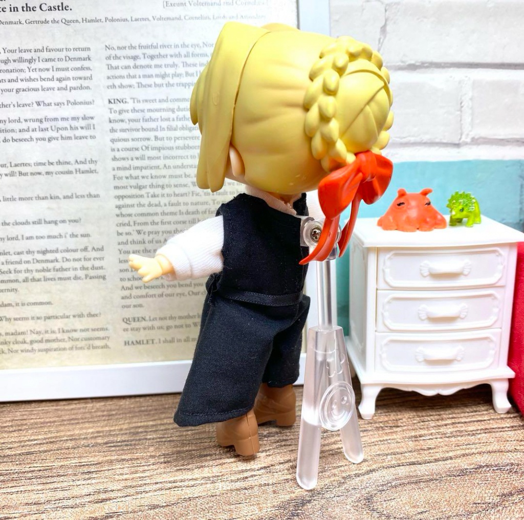 タートルネックニットシャツ&ジャンパーズボン