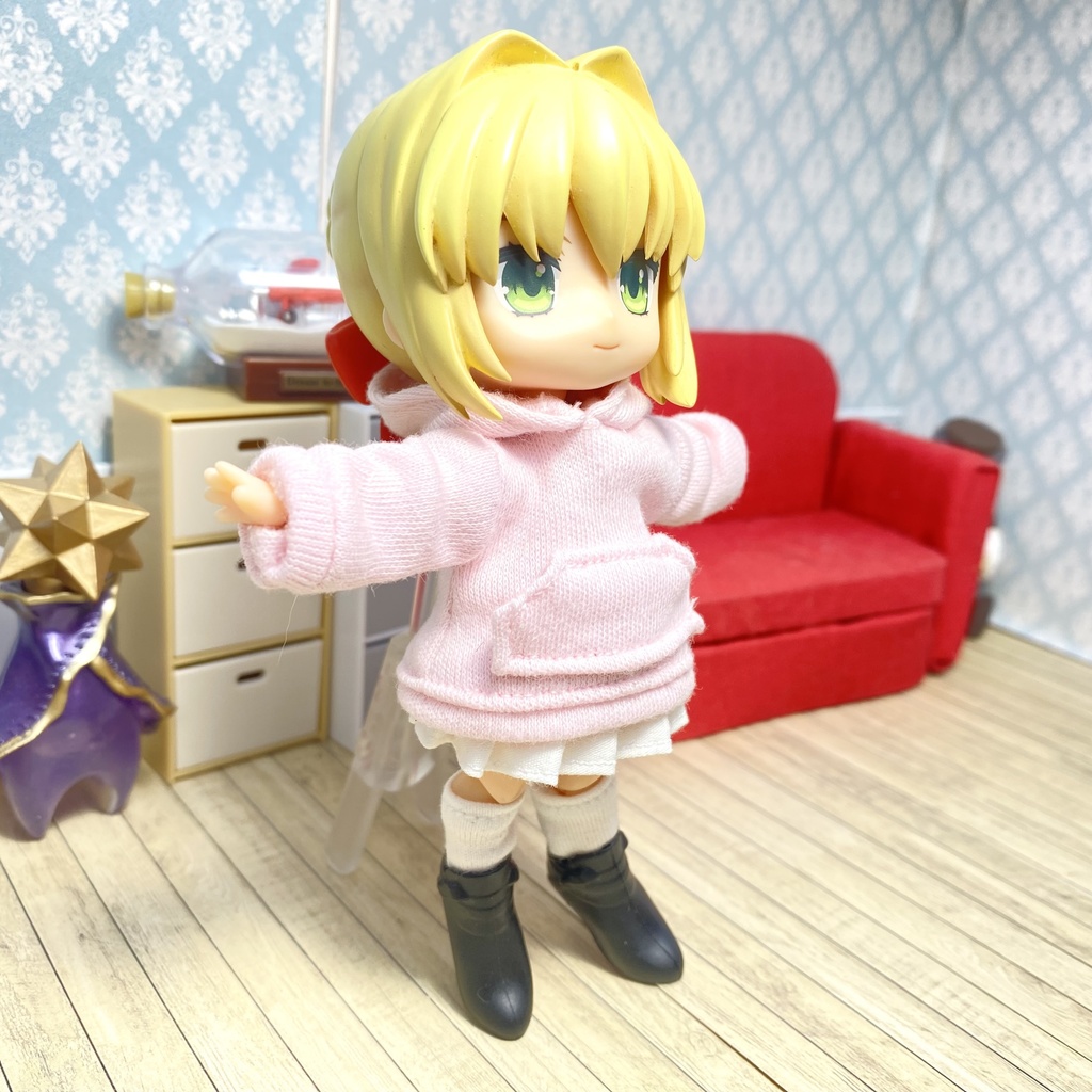 フード（フェイク）付きパーカー（ピンク）＆プリーツスカート（白）セット