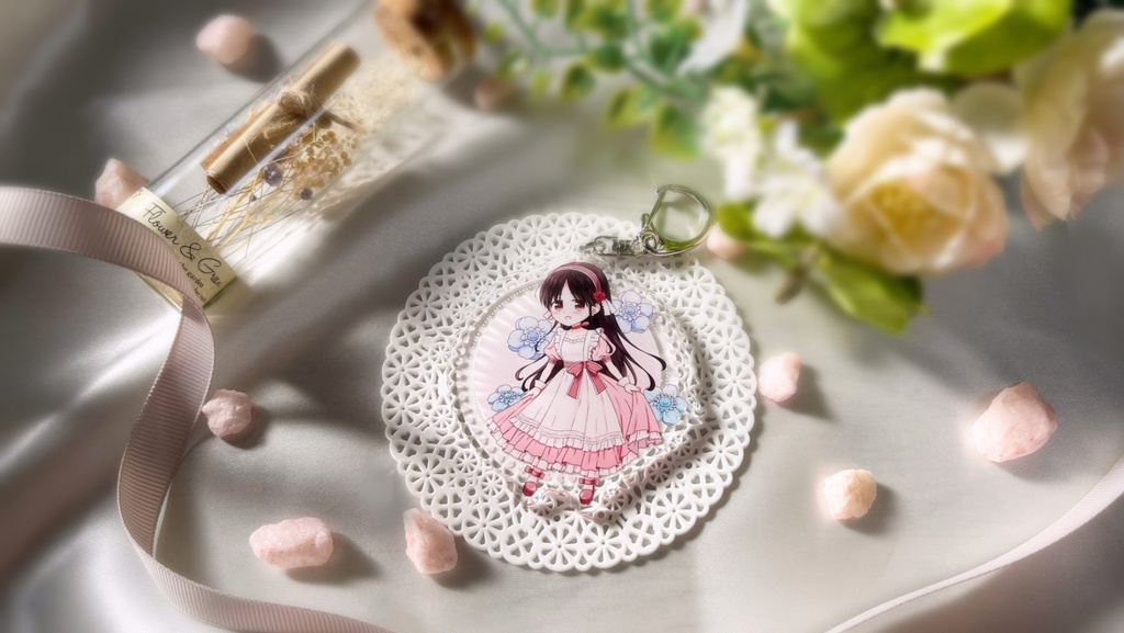 エプロンドレスのアクリルキーホルダー