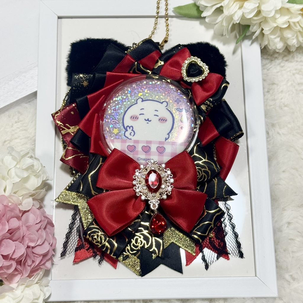 猫耳 痛ロゼット 57mm|赤×黒×ゴールド 薔薇柄リボン