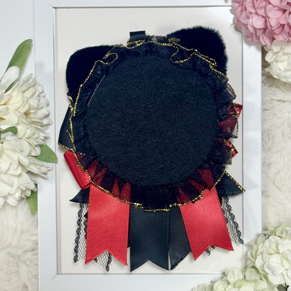 猫耳 痛ロゼット 57mm|赤×黒×ゴールド 薔薇柄リボン