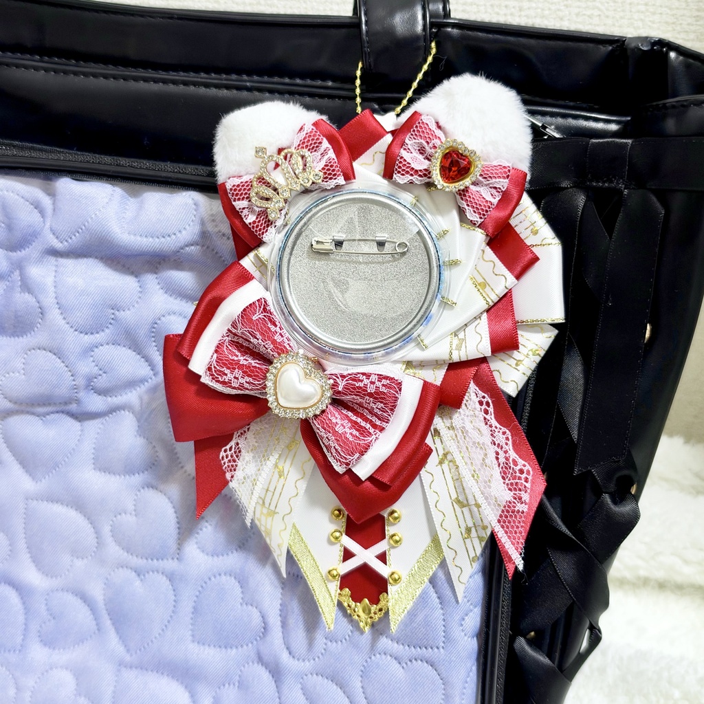猫耳付き 痛ロゼット 赤×白|王冠・ハート 57mm缶バッジ対応