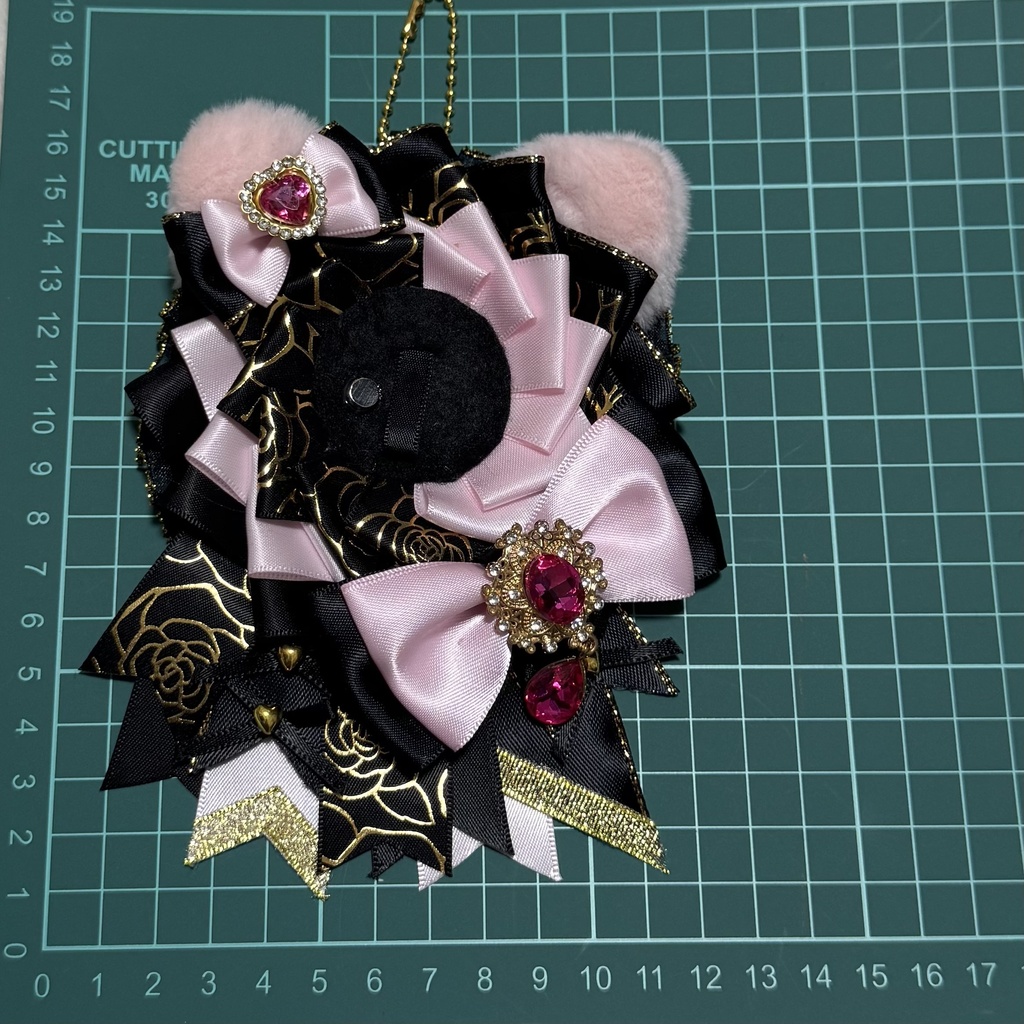 猫耳付き 痛ロゼット ピンク×黒 薔薇 53~57mm缶バッジ対応