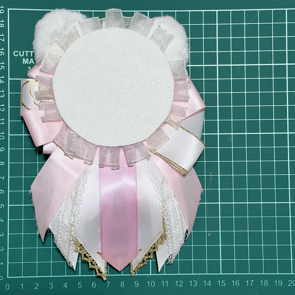 痛ロゼット ピンク 白 猫耳 53~75mm 缶バッジ バースデー缶バッジ対応