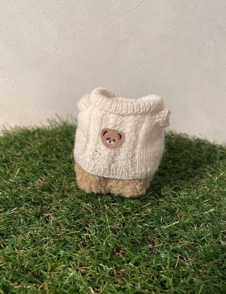 犬の着ぐるみを着たぬいぐるみ用セーターと肌着付きパンツ