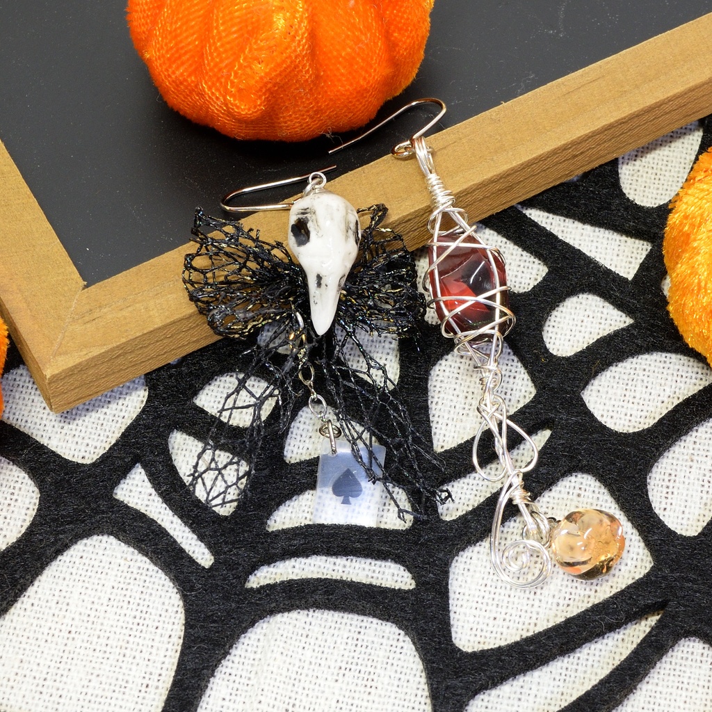 ツイステ スケアリードレスイメージピアス ハーツラビュル寮