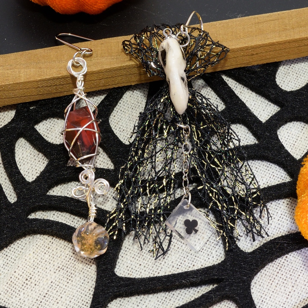 ツイステ スケアリードレスイメージピアス ハーツラビュル寮