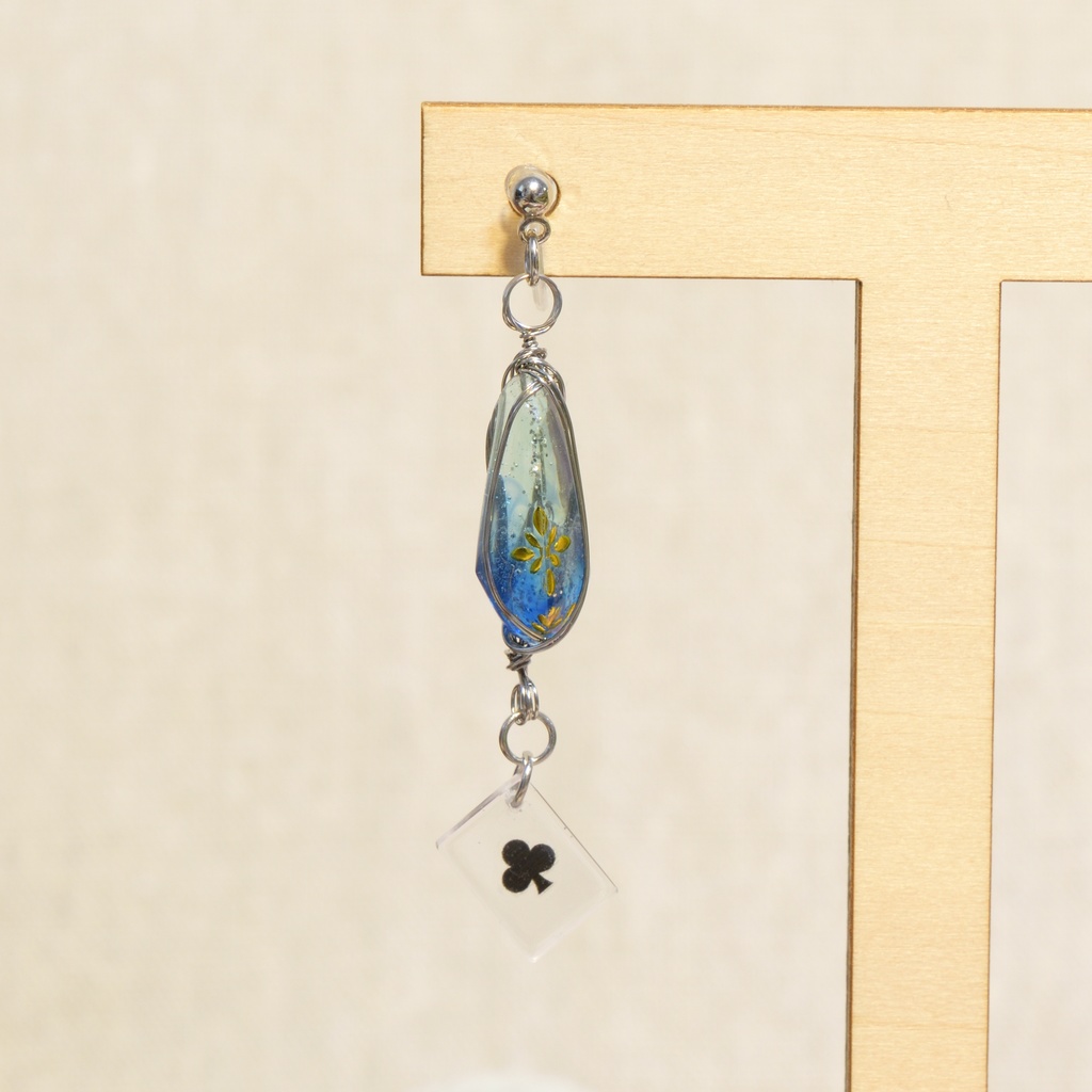 ツイステ ヤーサミーナシルクイメージのピアス