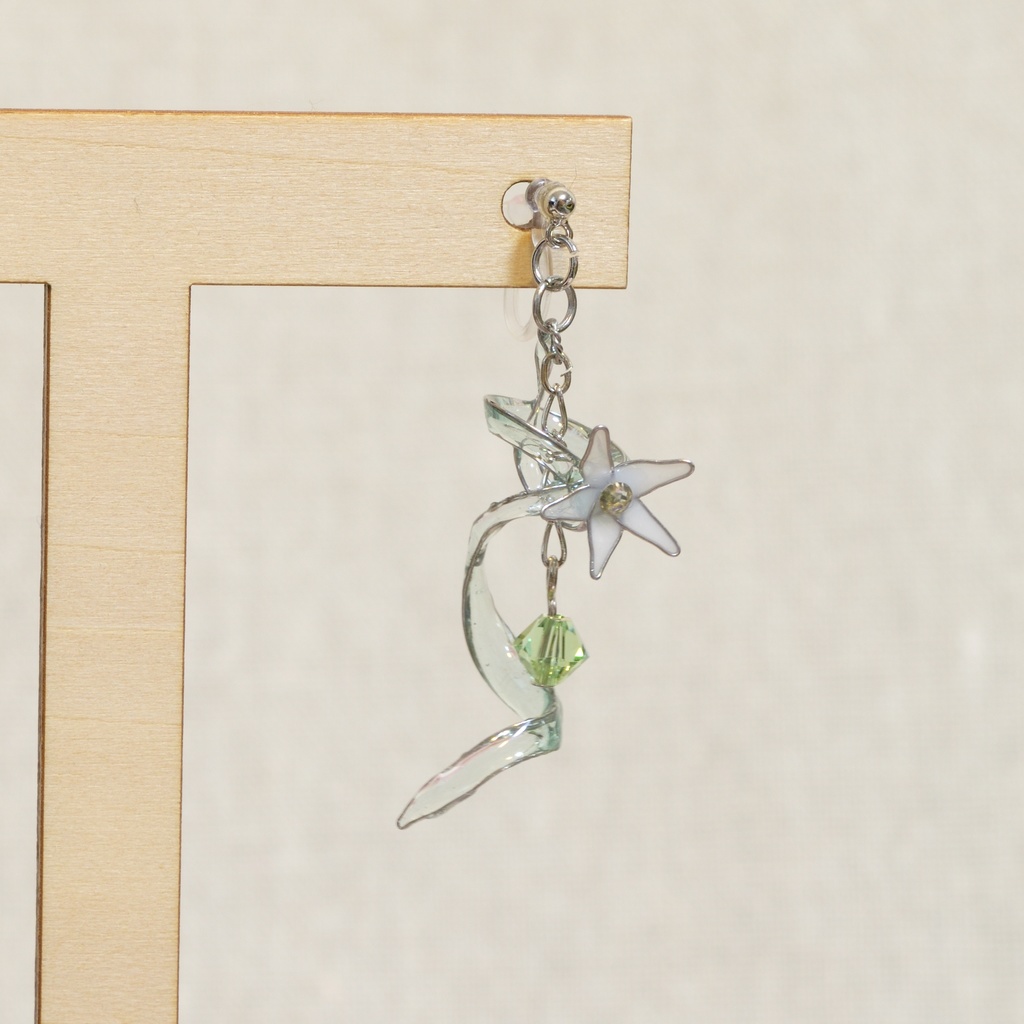 ツイステ ヤーサミーナシルクイメージのピアス