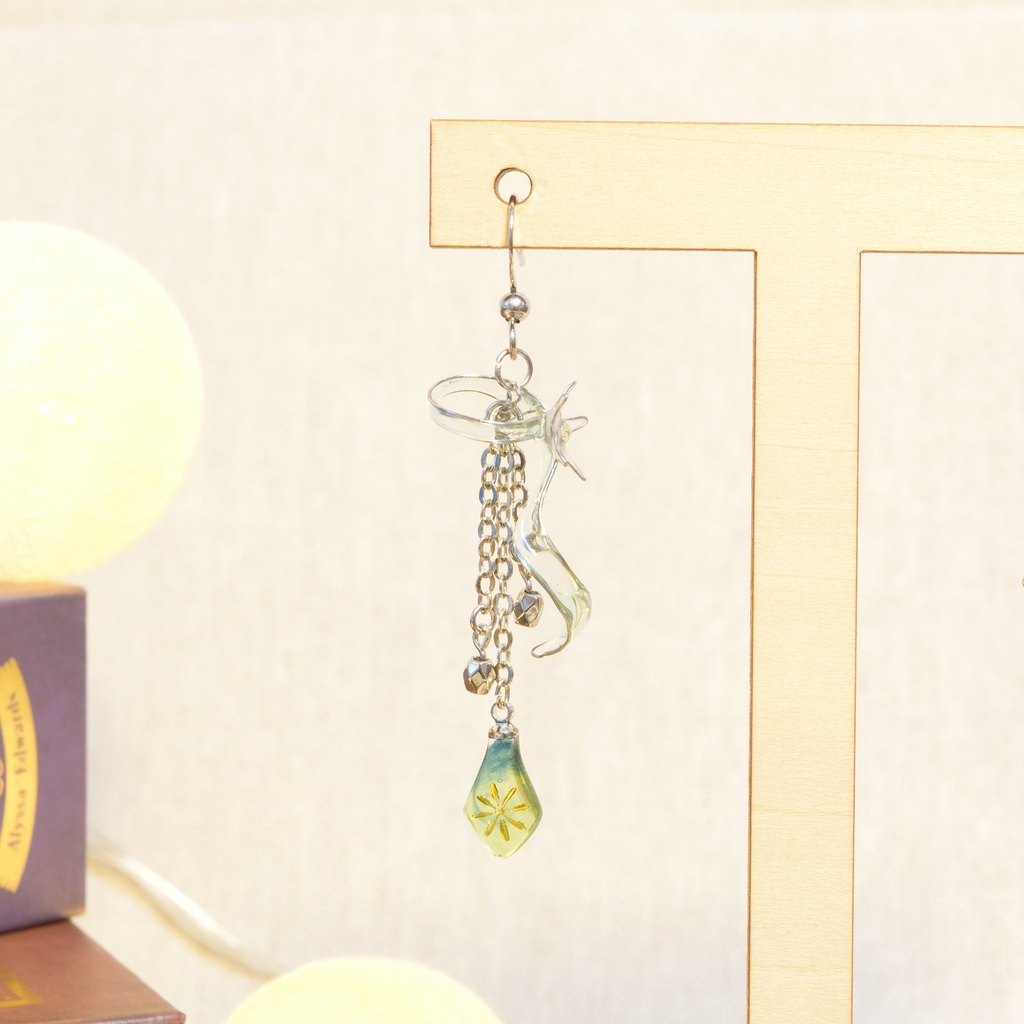 ツイステ ヤーサミーナシルクイメージのピアス