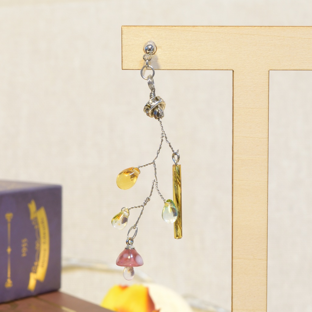 ツイステ ラギーイメージピアス(新春の衣、アウトドアウェア、アイボリークリフ)