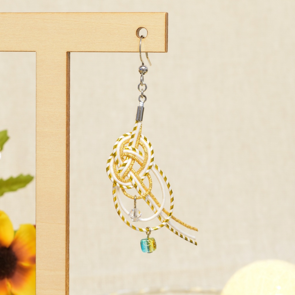 ツイステ ラギーイメージピアス(新春の衣、アウトドアウェア、アイボリークリフ)