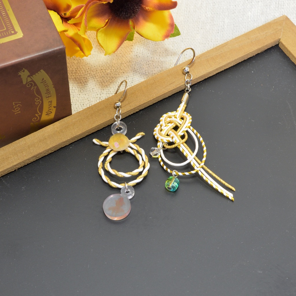 ツイステ ラギーイメージピアス(新春の衣、アウトドアウェア、アイボリークリフ)