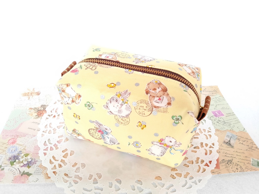 うさぎと手紙のキャラメルポーチ