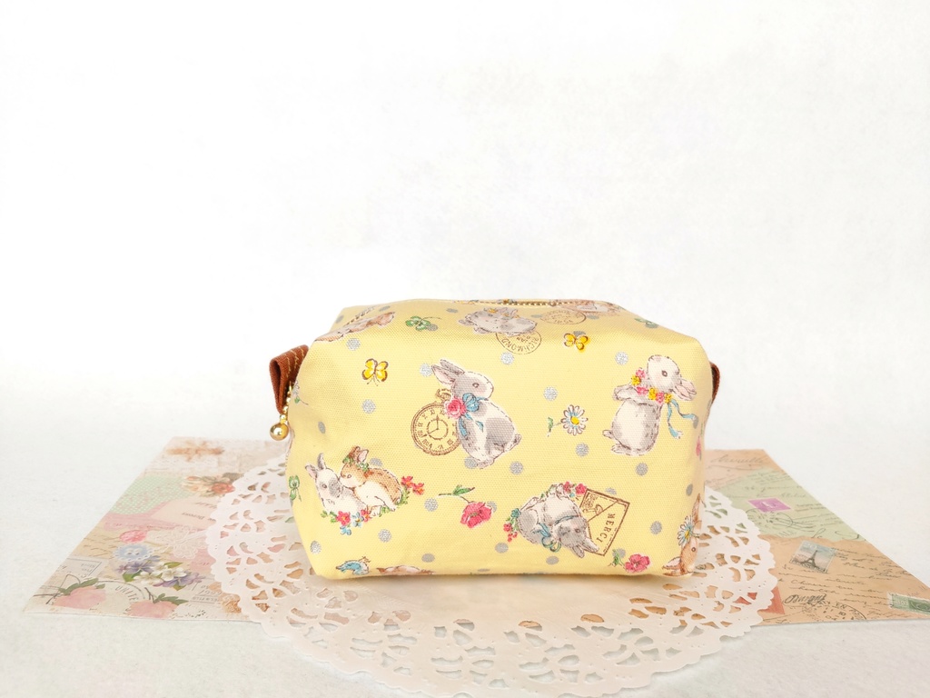 うさぎと手紙のキャラメルポーチ