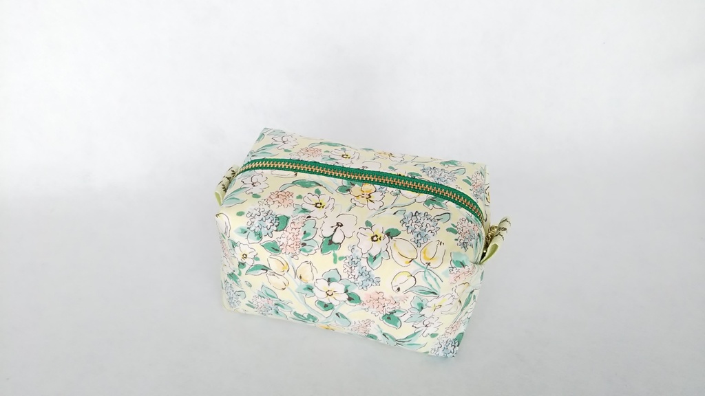 キャラメルポーチ(爽華花柄)