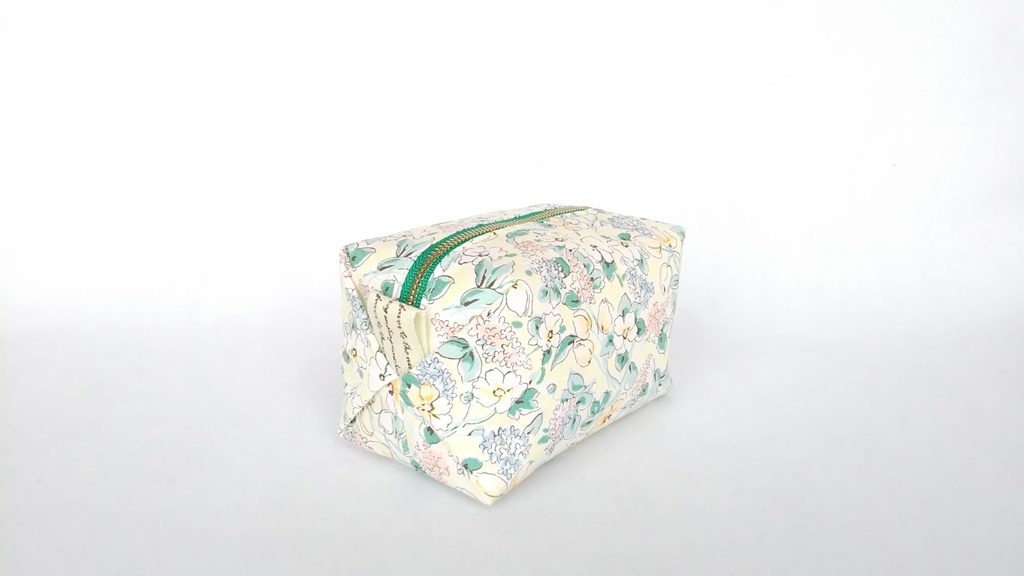 キャラメルポーチ(爽華花柄)