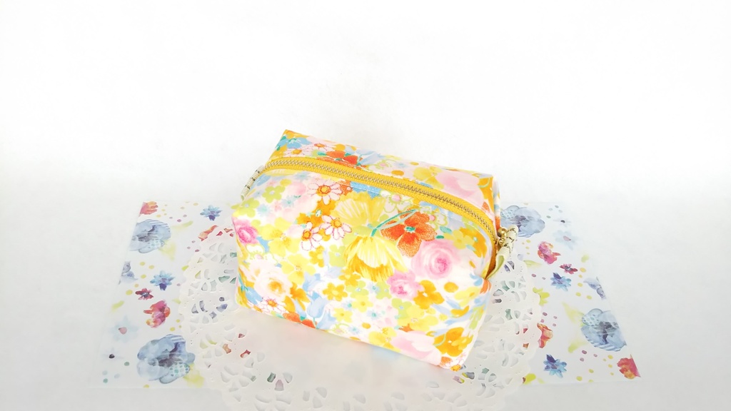 キャラメルポーチ(彩夏花柄)