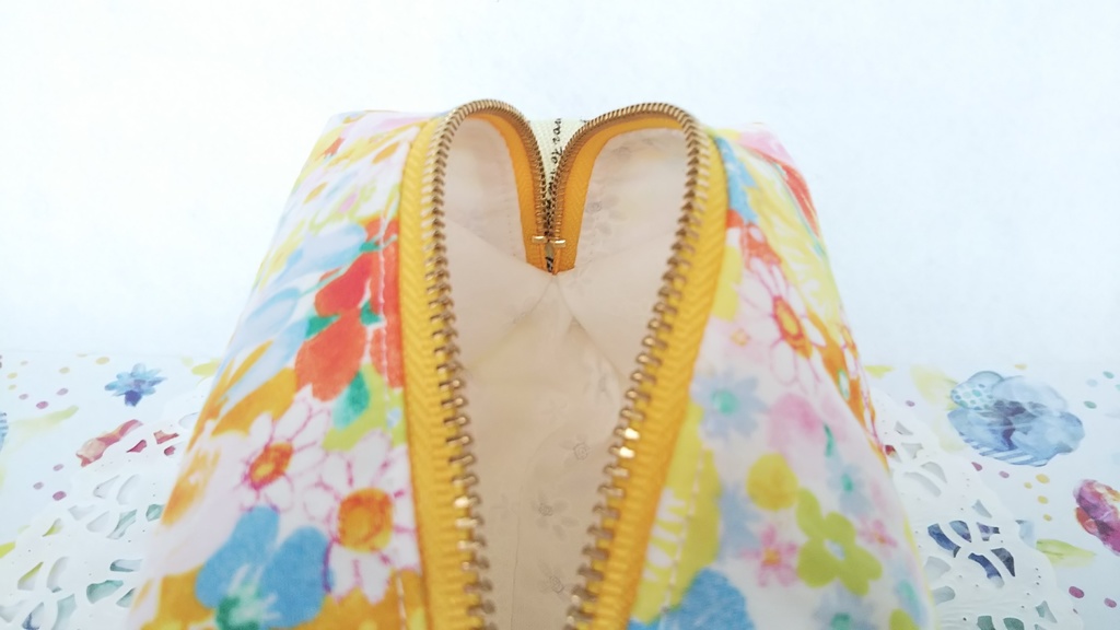 キャラメルポーチ(彩夏花柄)