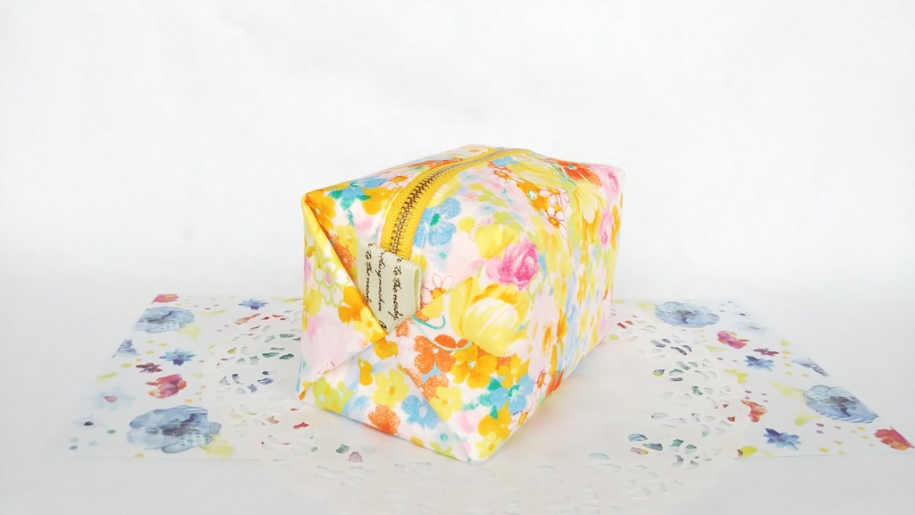 キャラメルポーチ(彩夏花柄)