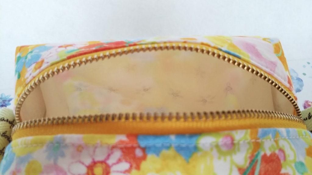 キャラメルポーチ(彩夏花柄)