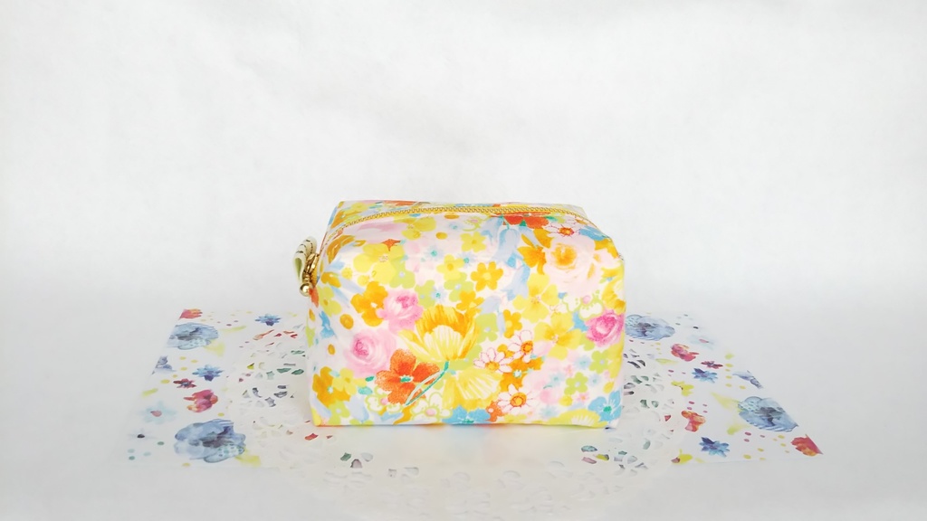 キャラメルポーチ(彩夏花柄)