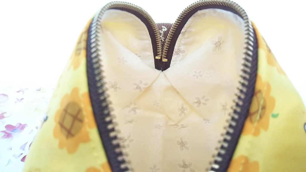 キャラメルポーチ(ネコちゃんとヒマワリ)