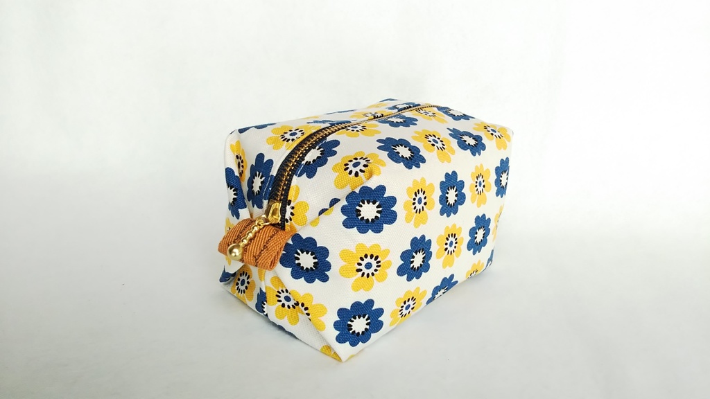 キャラメルポーチ(ビビッドカラーのお花)