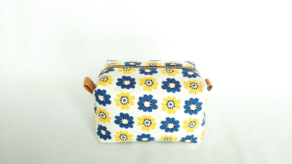 キャラメルポーチ(ビビッドカラーのお花)