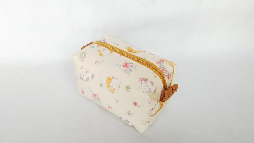 ほっこり❤︎ハムスターのキャラメルポーチ