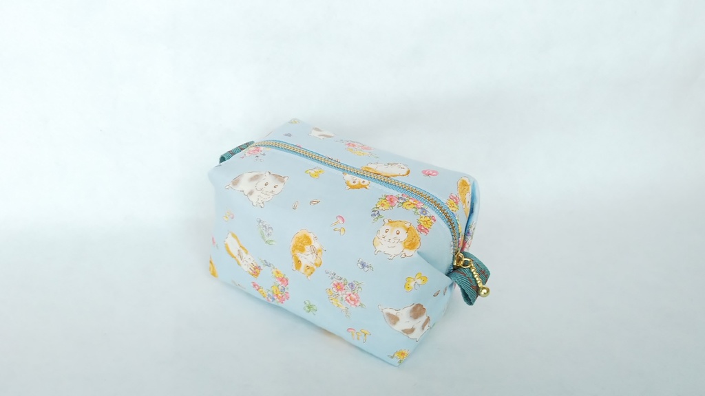 ほっこり❤︎ハムスターのキャラメルポーチ