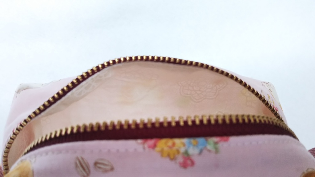 ほっこり❤︎ハムスターのキャラメルポーチ