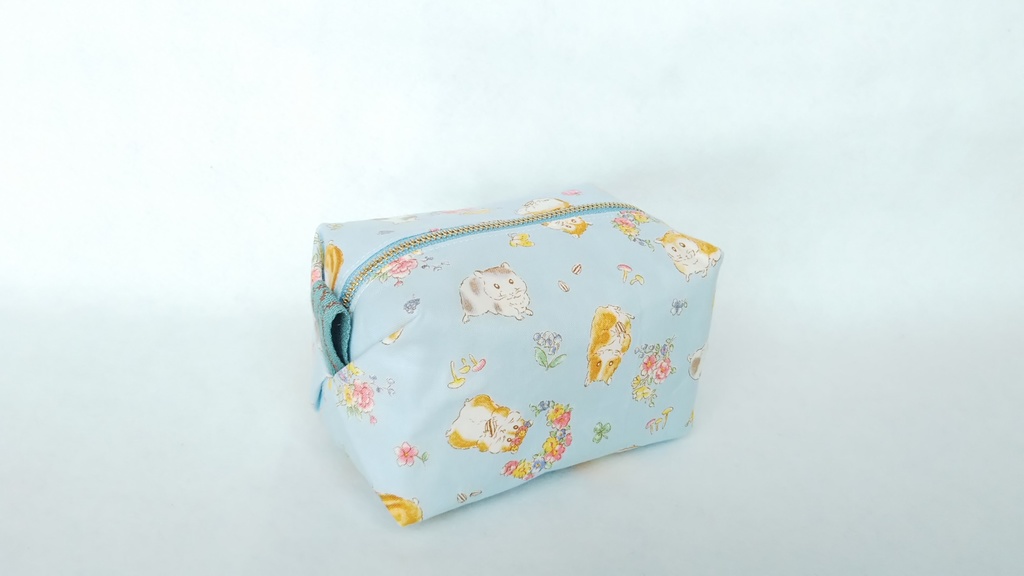 ほっこり❤︎ハムスターのキャラメルポーチ