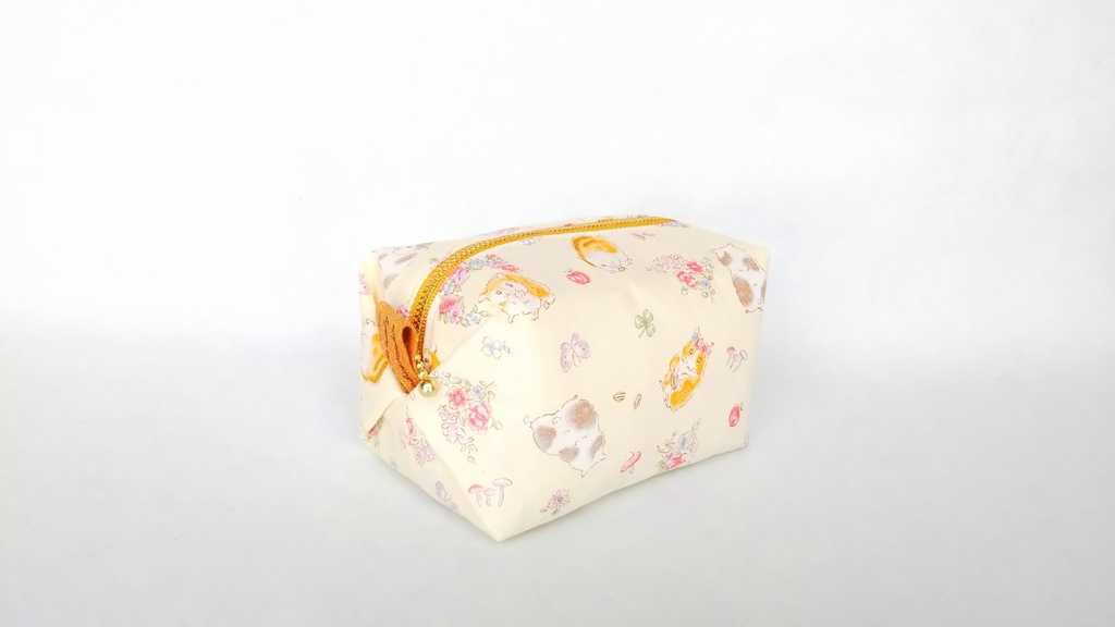 ほっこり❤︎ハムスターのキャラメルポーチ