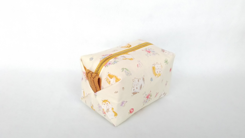 ほっこり❤︎ハムスターのキャラメルポーチ