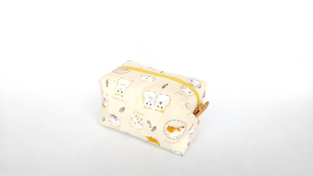 コロコロ🎵ハムスターのキャラメルポーチ