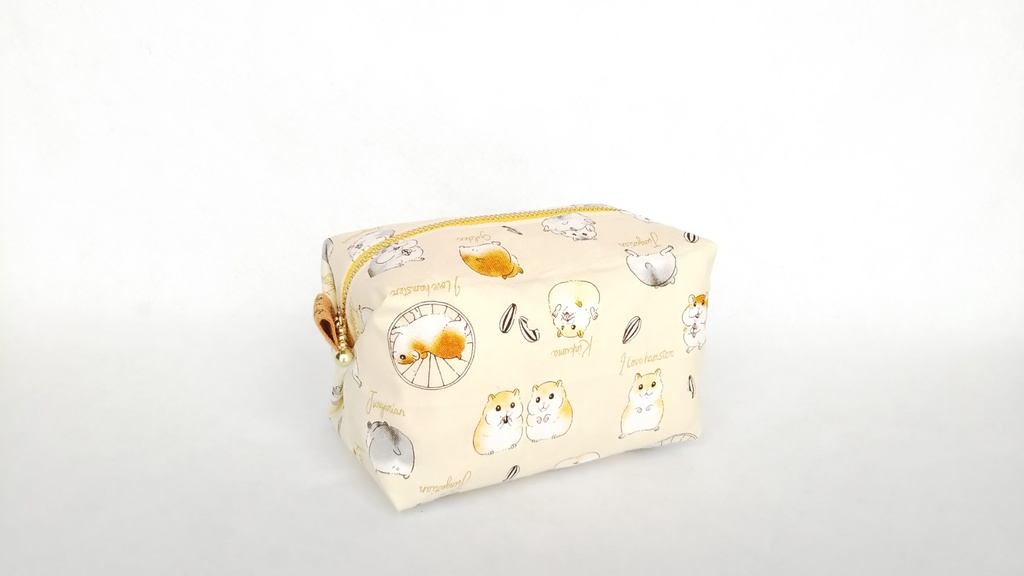 コロコロ🎵ハムスターのキャラメルポーチ