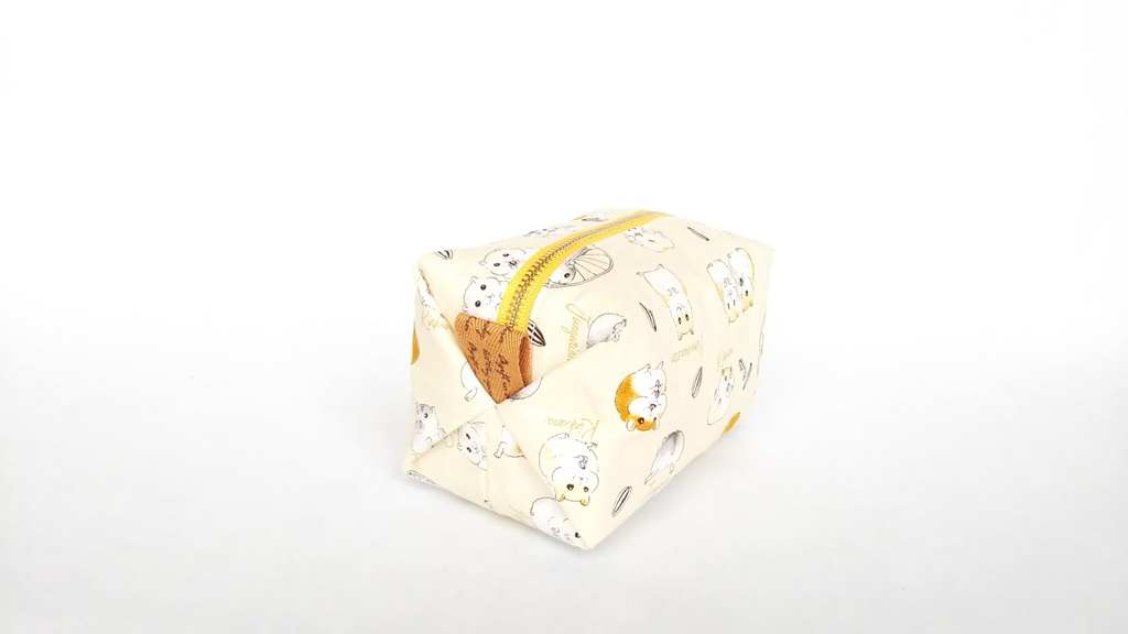 コロコロ🎵ハムスターのキャラメルポーチ