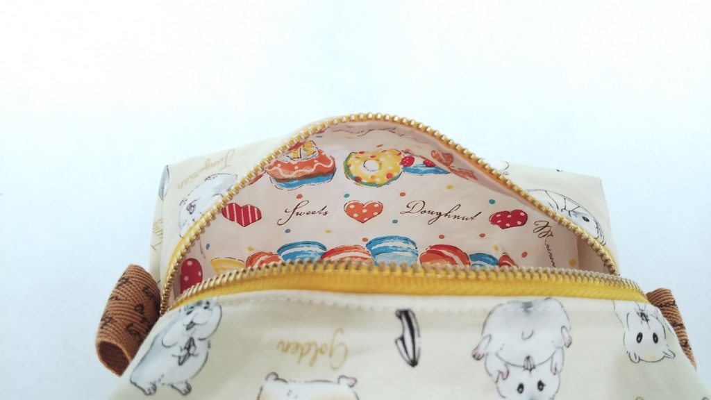 コロコロ🎵ハムスターのキャラメルポーチ