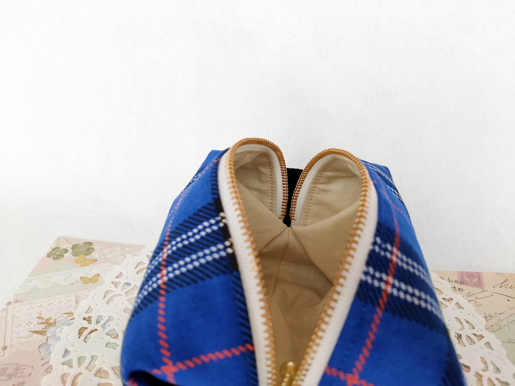 タータンチェックとデニムのキャラメルポーチ