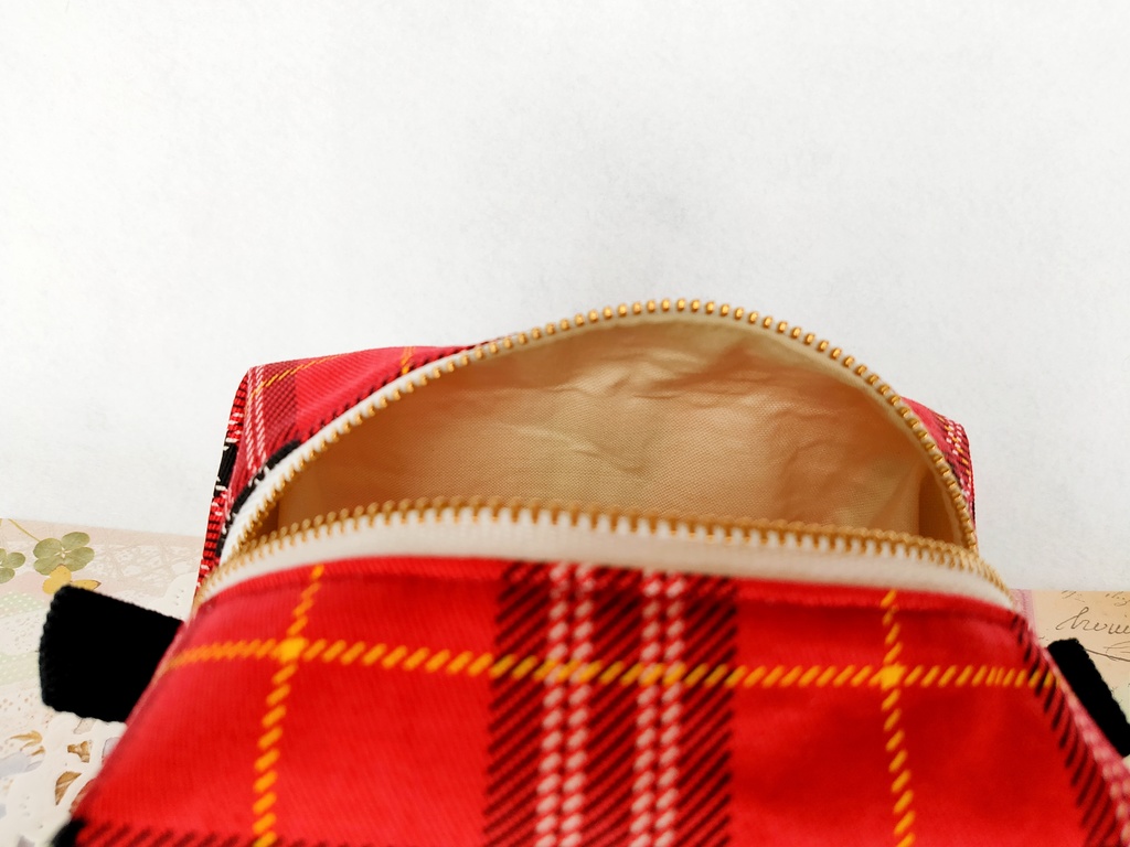 タータンチェックとデニムのキャラメルポーチ