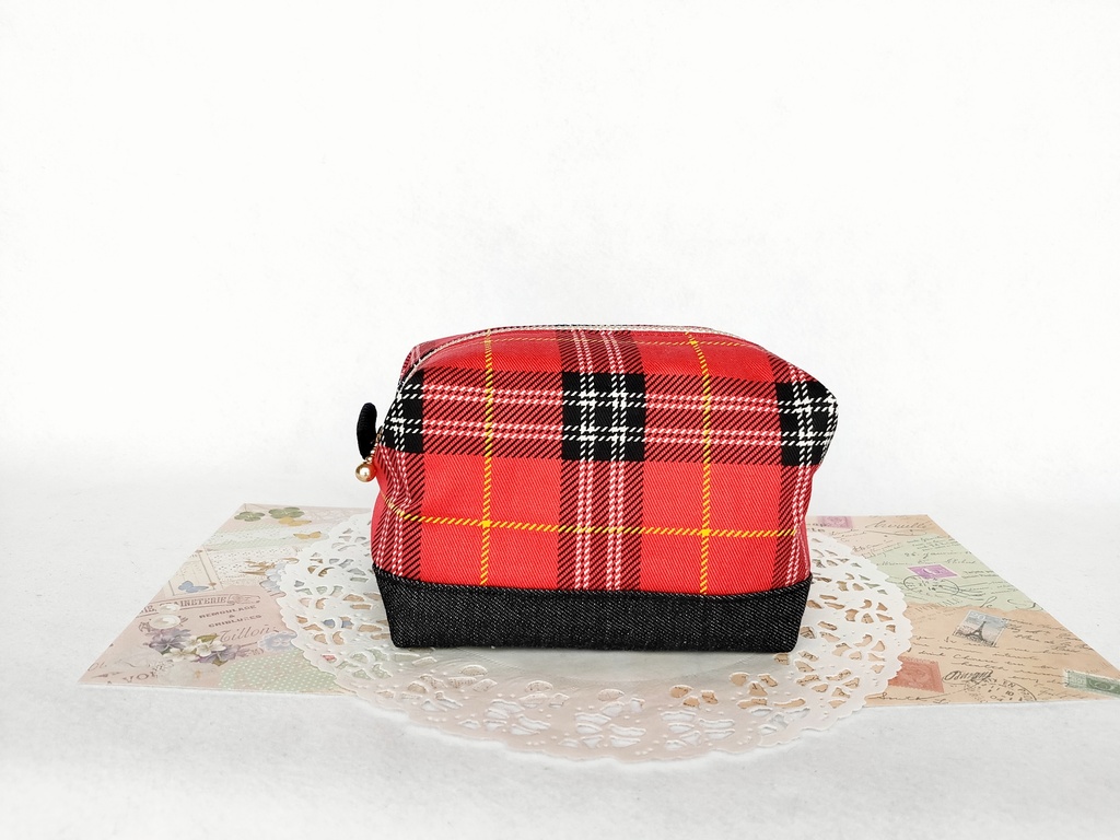 タータンチェックとデニムのキャラメルポーチ