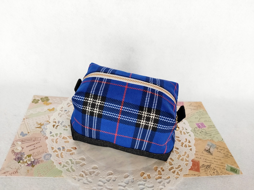 タータンチェックとデニムのキャラメルポーチ