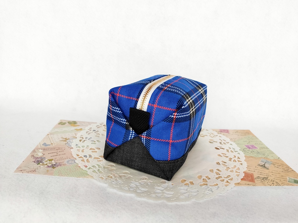 タータンチェックとデニムのキャラメルポーチ