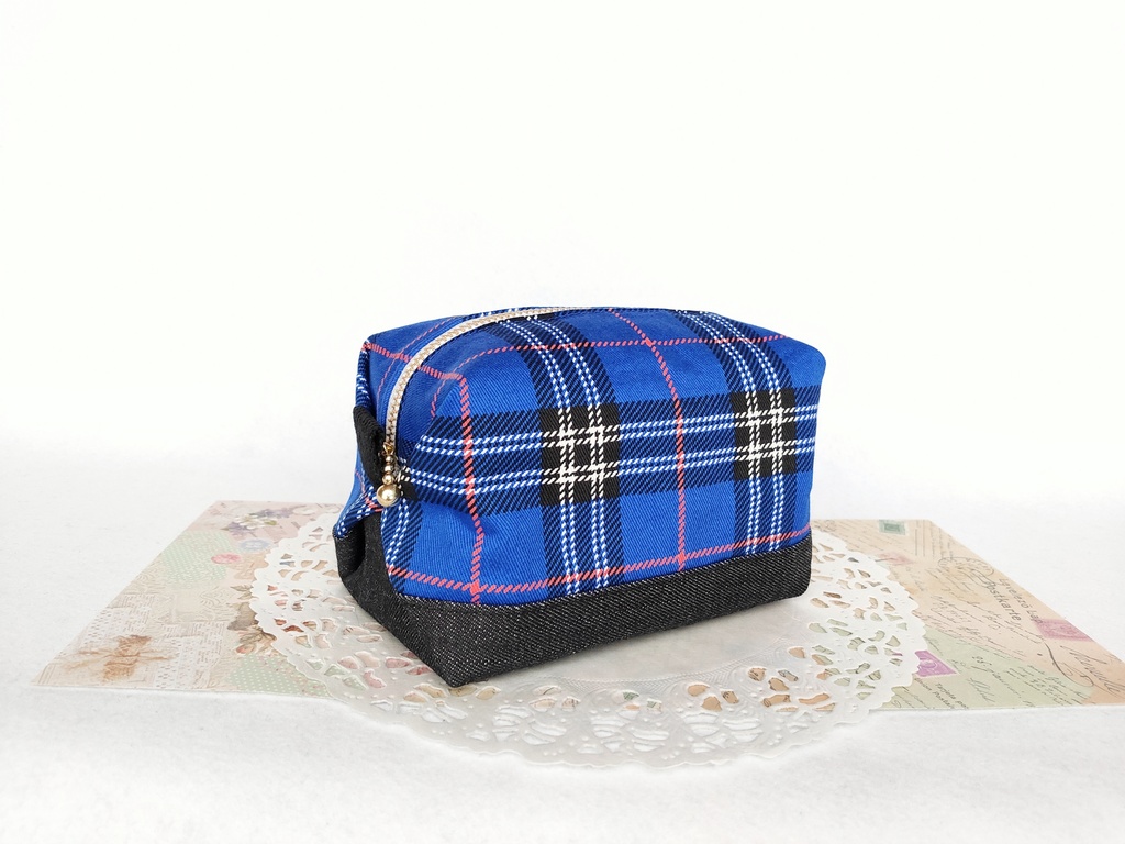 タータンチェックとデニムのキャラメルポーチ