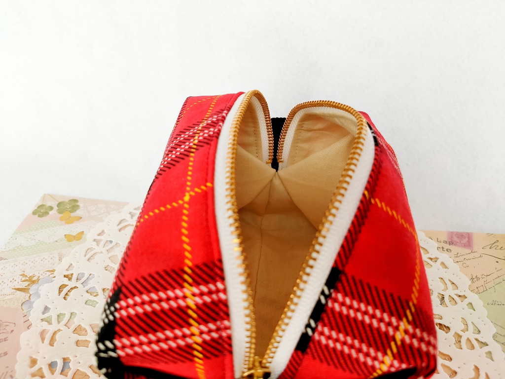 タータンチェックとデニムのキャラメルポーチ