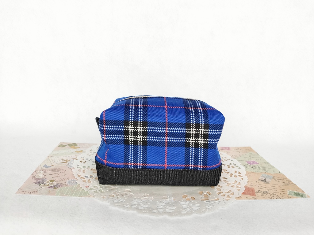 タータンチェックとデニムのキャラメルポーチ